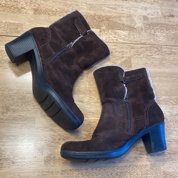 Clarks brown suede bendables with faux fur lining - Picture 2 of 8